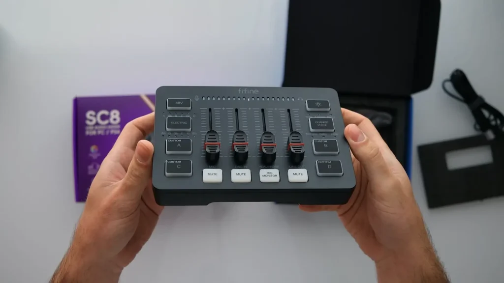 FIFINE SC3 audio mixer 

