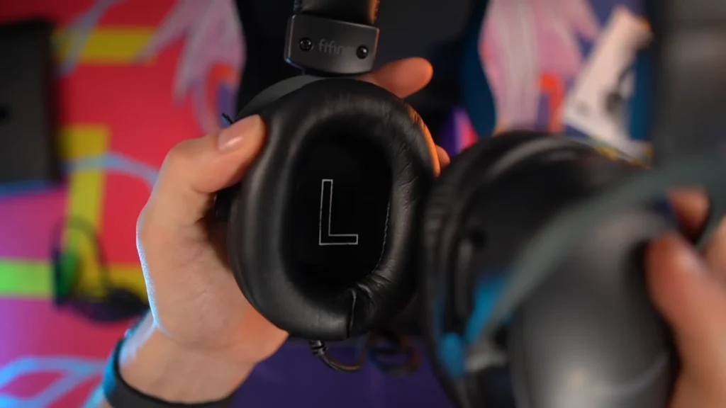FIFINE H9 gaming headset ear cup