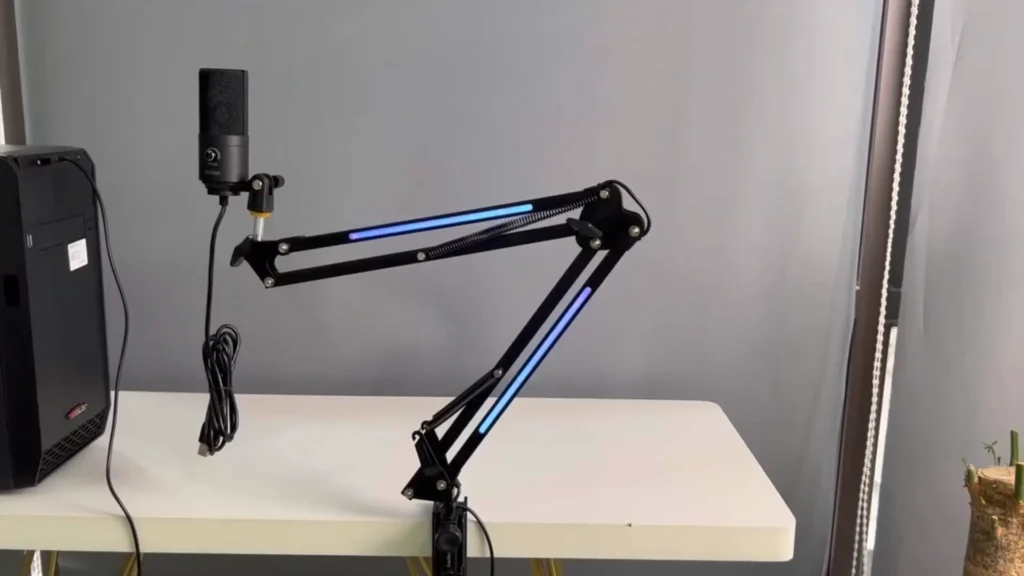 FIFINE K669B microphone with stand arm