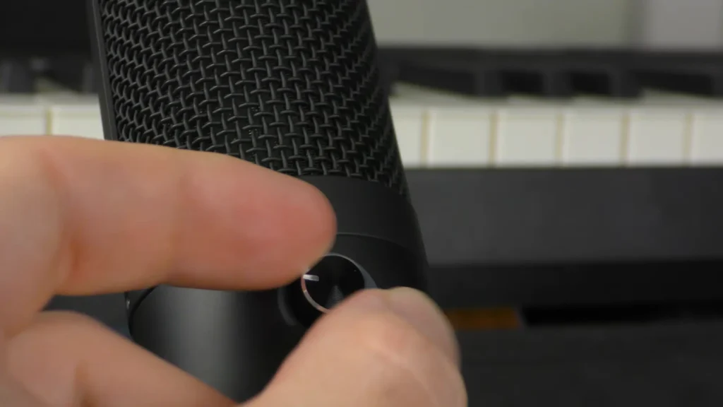 Volume gain knob in FIFINE K669B mic
