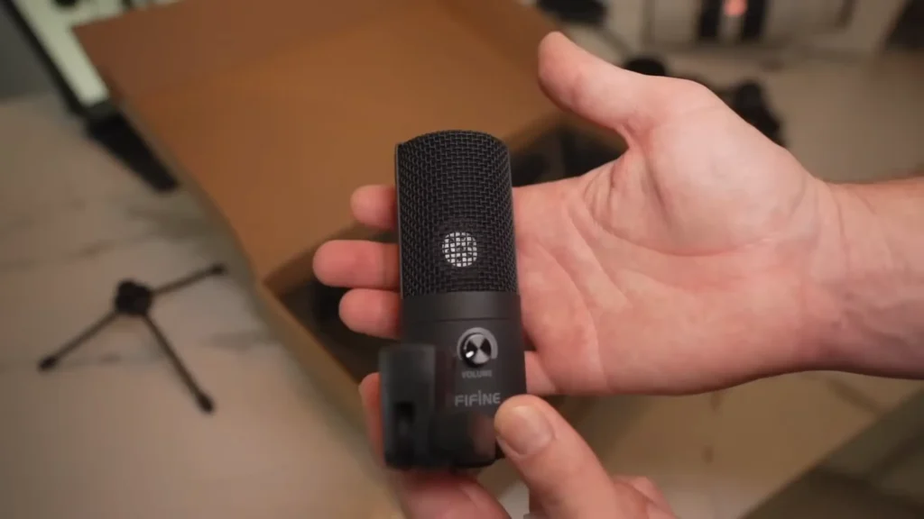 compact FIFINE T669 microphone